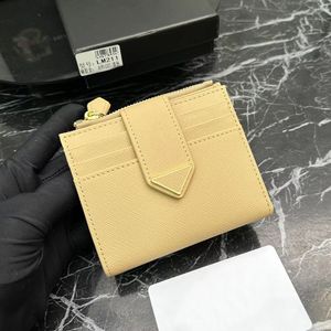 Porte-cartes rose pour hommes Porte-cartes de luxe Titulaires de passeport Saffiano Triangle Organisateur de poche Porte-clés en cuir Porte-clés Porte-monnaie Porte-monnaie Femme Pochette clé