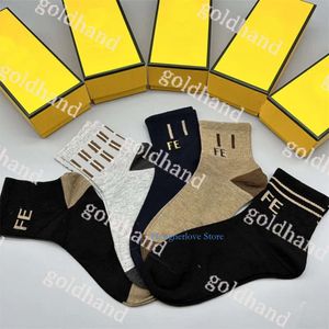 Chaussettes pour hommes Designer Lettre imprimée Femmes confortables Coton pur Stocking Sport Sock respirant pour hommes Socken Classic Meias