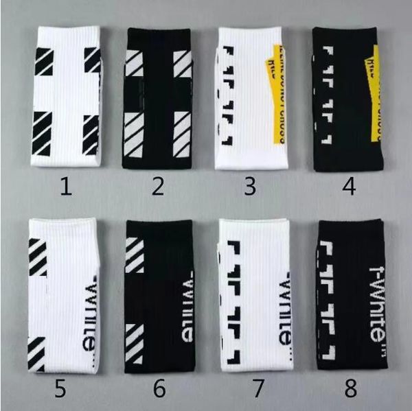 Chaussettes pour hommes Designer de mode Streetwear Femmes Hommes Coton de haute qualité Allmatch Arrow Xxx Impression Respirant Noir Blanc Mélange Football Basketball Sports Chaussettesd3