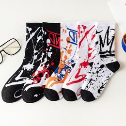 Chaussettes pour hommes Harajuku Mode Chaussettes Hommes Tendance Basketball Chaussettes De Sport Hiphop Long Tube Chaussettes Hautes Marque Street Skateboard Chaussettes 230520