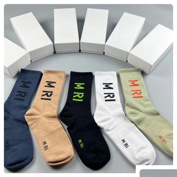 Calcetines para hombre MTI Medias de colores Moda Letras bordadas Am y deportes para mujer Casual sin caja Entrega de entrega Ropa interior Otiba