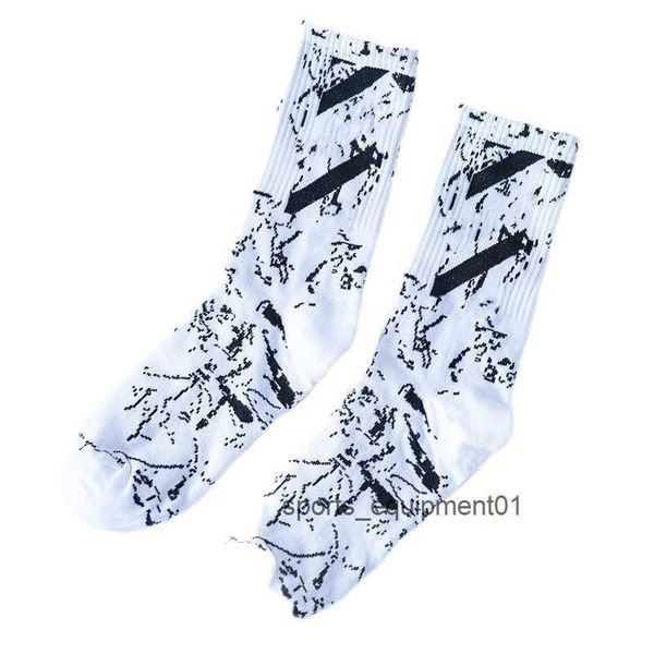 Chaussettes pour hommes de la mode Streetwear Femmes Hommes Haute Qualité Coton Allmatch Arrow XXX Impression Respirant Noir Blanc Mélange Football UMN2