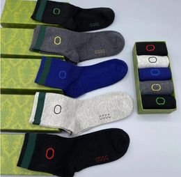 Calcetines para hombre temporada 6 Carta de moda de skateboard calcetines impresos SOCK SOCKKS HIP HOP Sport Bordery Bordery Unisex Socks Crew Sock Men Disser Tffkfylf