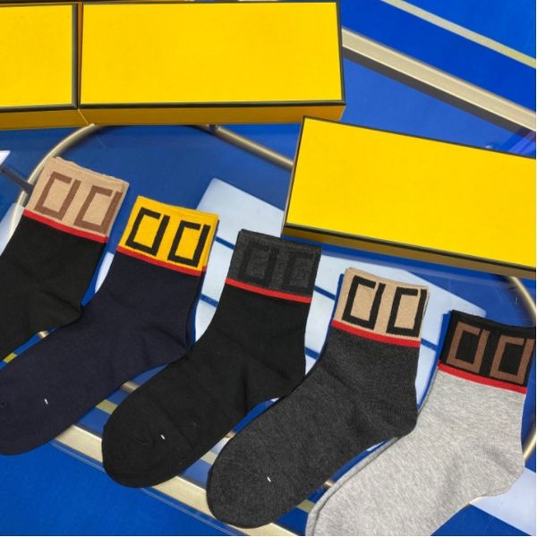 Chaussettes pour hommes SAISON 6 Skateboard Fashion Letter Chaussettes imprimées Chaussettes de sport Sockings Hip Hop Sport Broderie Unisexe Chaussettes Crew Sock Men Dress Designer YRIYKYDJD