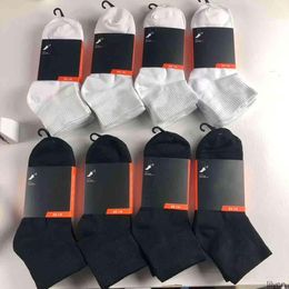 Calcetines para hombre Conjunto Mujeres Hombres Calcetería Algodón de alta calidad Todo fósforo Clásico Tobillo Letra Transpirable Mezcla en blanco y negro Fútbol Baloncesto Calcetín deportivo al por mayor