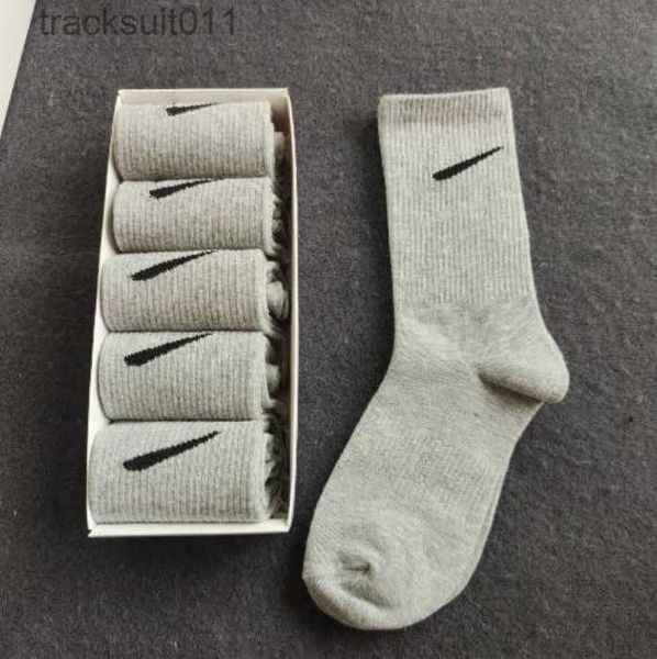 Chaussettes pour hommes chaussettes de sport chaussettes de créateur rétro femmes hommes drôles mignonnes écolières chaussettes de broderie en coton coloré femme marque designer rétro blanc chaussettes courtes laine gif