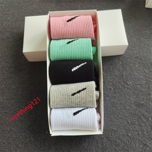 chaussettes pour hommes chaussettes de sport chaussettes de créateurs pour femmes mode haute qualité lettre en gros calzino noir blanc football basket-ball sport tech polaires avec boîte-cadeau