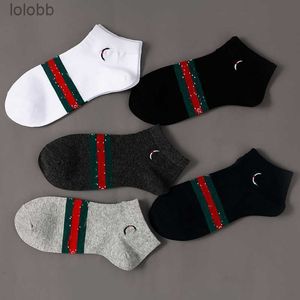 Chaussettes pour hommes Vente en gros taille moyenne Style italien moyen Lettre classique Coton respirant Chaussette décontractée Couleur aléatoire dyhjdj H1MH '' gg ''