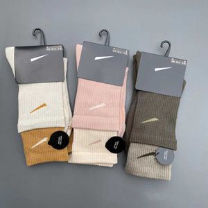 Mens socks Wholesale Sell All-match Classic black white Women Men Breathable Cotton mixing Football basketball Sports Ankle sock CML8