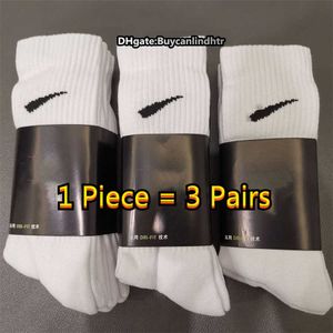 Chaussettes pour hommes Vente en gros All-match Classique noir blanc Femmes Hommes Top Qualité Respirant Coton mélange Football basket-ball Sport Cheville chaussette V0A6