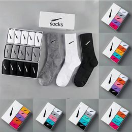 Mens Socks Dames Sport Sokken Designer Socks for Men Solid Color Classic High-End Hook enkel Kwaliteit Letter Breadbare voetbalbasketbalsokken