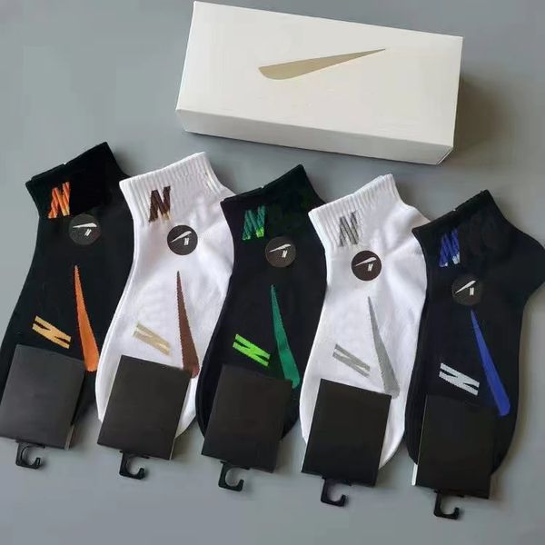 Chaussettes pour hommes Coton pour femmes Tous les matchs Cheville classique Respirant 18 Chaussettes de sport de basket-ball de football multicolores Taille uniforme en gros avec boîte