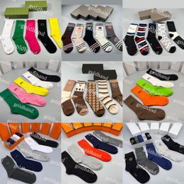 Chaussettes longues pour hommes Sport de haute qualité Stockage Stocking Designer High Street Skateboard Socks