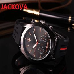 Mens Sports Motor Racing Montre-Bracelet 42mm Mouvement À Quartz Homme Horloge Montre Bande De Caoutchouc silicone ceinture top watches175x