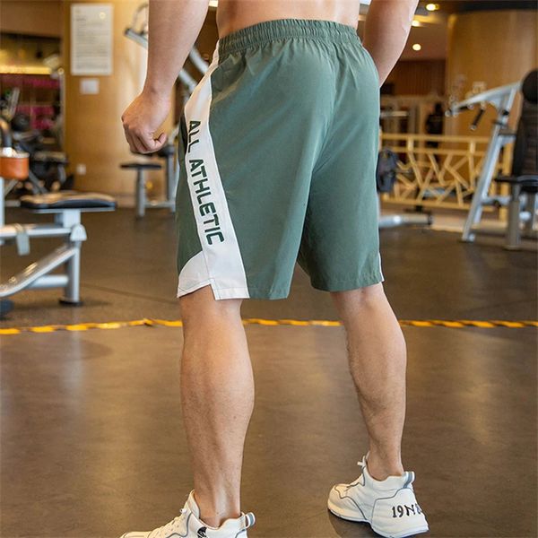 Shorts sportifs pour hommes coulant fitness fitness court à séchage rapide basket-ball short spiral pantalon de gym de gym d'été pour homme vert 240323