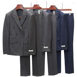 Costumes pour hommes Double boutonnage pour hommes gris bleu marine rayé Gentleman costume masculin deux pièces hommes toilettage dernières conceptions de pantalon de manteau Q1137