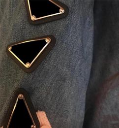 Costumes pour hommes Pins Bijoux de luxe Designer Femmes Broches Mode Triangle Vêtements Accessoires Cravates Pin Sac Pendentif Femmes Brosche Bl7433396