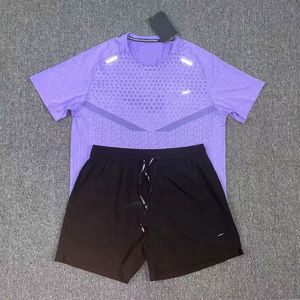 Les combinaisons d'été pour hommes set en deux pièces survêtement sportif de fitness costumes shirts shorts rapides t-shirt de soccer de football réfléchissant à séchage rapide t-shirt