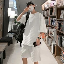 Mens Summer Waffle Two Piece Set Malf Mancheve Tshirts Shorts Oneck Oneck Hong Kong Loose Sports Fashion Suit 3 Couleurs 240506