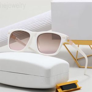 Gafas de sol para hombre, gafas de sol cuadradas de moda, protección para los ojos con piezas de oro chapadas, gafas de sol, gafas de sol de diseñador de lujo de estilo múltiple para mujer elegante PJ072 B23