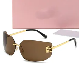 Lunettes de soleil pour hommes.