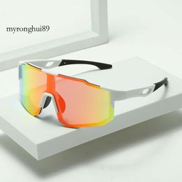 Heren zonnebrillen Designers Trendy Stijlvolle buitensportbril met hoge esthetische waarde, winddicht, zand, zonnig en UV -resistent, geschikt voor