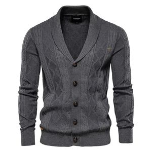 Chandails hommes AIOPESON coton Argyle Cardigan hommes décontracté simple boutonnage couleur unie affaires Cardigans hiver mode pull homme 231019