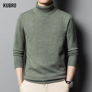 Suéter masculino Kubro outono inverno de alta qualidade suéter de lã de gola alta cor sólida malha apertada quente casual pulôver de fundo top 231017