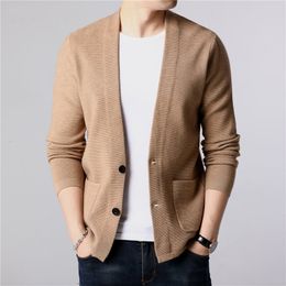 Pulls pour hommes pull hommes automne hiver chaud cachemire laine Cardigan Streetwear mode manteau avec poches 230906