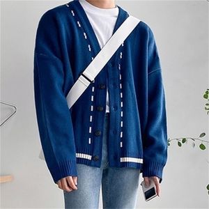 Chandails pour hommes hiver automne mode Chic surpiqûre décoration tricot Cardigan lâche col en V simple boutonnage pull 220912