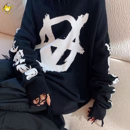 Herentruien Winterkleding VTM Graffiti Patroon Hoge kraag mode Casual paar Outdoor Men Woman Black Ragged Vetements Sweater 230811