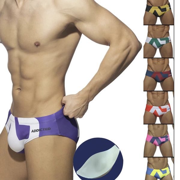 Mens de maillots de bain pour hommes triangle de natte de natte de natation européenne et américaine sexy short à imprimé d'été