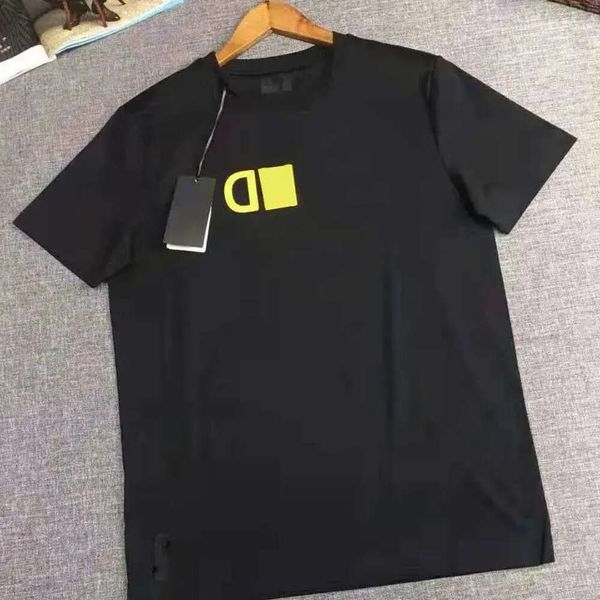 Camiseta para hombre Camisa de diseñador Hombres Camiseta Hombre Camiseta negra Ropa para mujer Algodón Manga corta Pecho Triángulo Manga corta Primavera Verano Tide Me 109