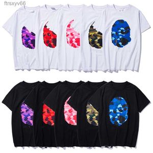 Mens T-shirt Designer Shirts Femmes Tshirts Tee Graphic Vêtements Vêtements Shark Tshirt Coton Camouflage Zip Impression Camo Glow in the Dark High Street Hipster 2023 CDTQ