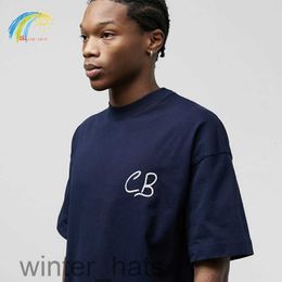 Heren T-shirts 23SS est Streetwear Oversied Slogan Patch Geborduurd Cole Buxton T-shirt Koningsblauw CB T-shirt voor mannen Dames Inside Tags 230808