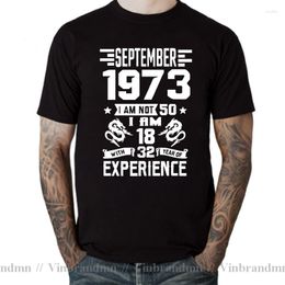 Heren T-shirts Ik ben 18 met 32 jaar ervaring in 1973 november september okt december jan februari maart april mei juni juli augustus 50e geboorte