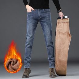 Pantalones vaqueros elásticos térmicos para hombre Invierno Nieve Cálido Felpa Delgada Pierna estrecha Espesar Pantalones largos de mezclilla de lana Pantalones largos de moda coreana 240106