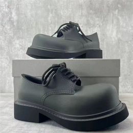 Hombres de plataforma gruesa zapatos derby de punta redonda de toe en cuero zapatos de fiesta zapatos para hombres talla grande 39-45