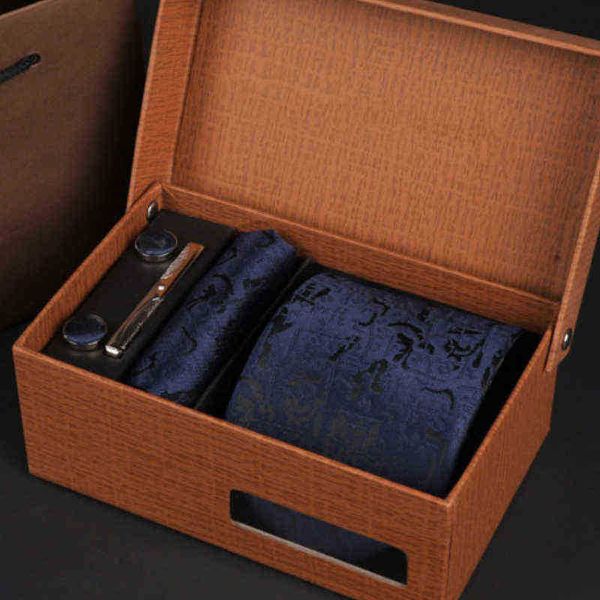 Corbatas para hombre Caja de regalo clásica Embalaje Bandas de jacquard de boda de lujo para hombres Clip Gemelos Pañuelo Corbata Conjunto Hombres Accesorios J220816