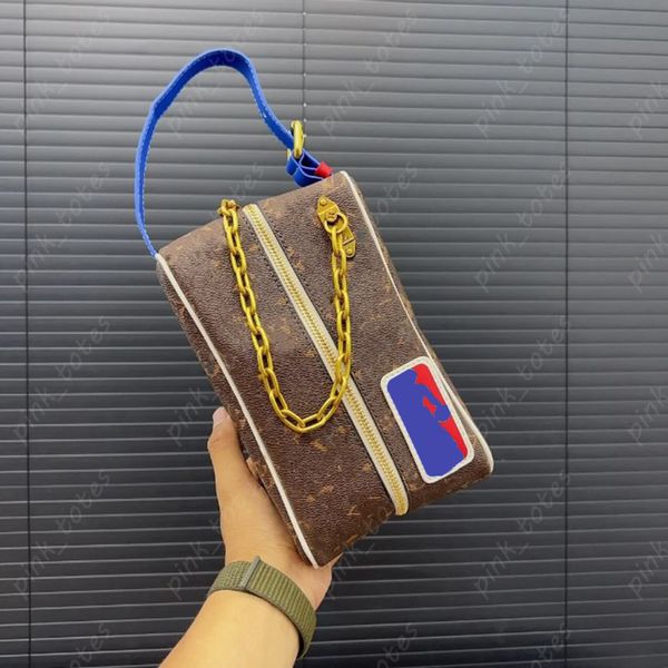 Bolso de mano para hombre Bolso de diseñador Edición de marca compartida Bolsos con estampado de flores marrones clásicos Totes con cadena de oro de lujo Bolsos de baloncesto Regalos para novio -14