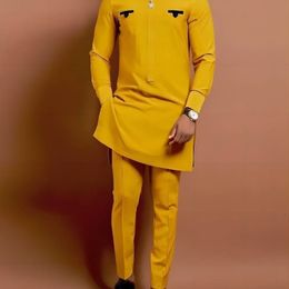 Mens tracksuits dashiki traditie t -shirt set vier seizoenen ronde nek streep gele lange mouw African nationale casual jurk m4xl 230811