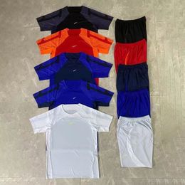 Suisses de survêtement pour hommes Designer Shirts Short Short Two-Piece Tech Set Fiess Suit Imprimé séchage rapide T-shirt de football de jogger de sports de sport