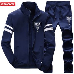 Heren tracksuits fgkks merk mannen casual set lente herfst jassen broek tracksuit mode sport sport sweatshirts pak sets mannelijk 230811