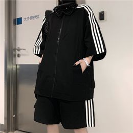 Chándales para hombre Traje casual de verano Chándal Chaqueta de manga corta suelta Pantalones cortos Streetwear Moda Jogger Estilo deportivo Unisex Conjunto de dos piezas 230707