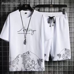 Parcours masculins Sumds Summer Tracksuit 2 Pieds Set Fashion Casual Solid ShortSleeved Tshirt and Shorts Sport Costume Breathable Man Clothing 230308