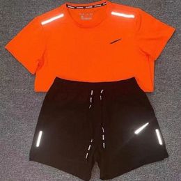 SECTRESSEMENTS MENSEURS TECH SECLER Designer Shirts Short Short Deux pièces Fitness Costume Imprimé séchage rapide et T-shir de basket-ball de vêtements de sport respirant