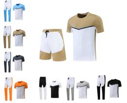 Conjuntos de camisetas para hombres Tshirt Designer Luxury Mens Womens Tshirts Shorts Tack Soits Jogger Sportswear Summer Streetwear Traje de deportes
