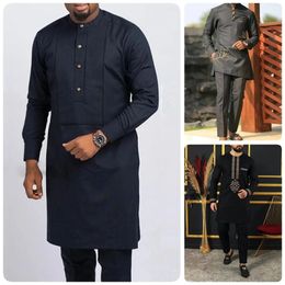 Hommes traditionnels indigènes porte des chemises et pantalons pour hommes de style dashiki