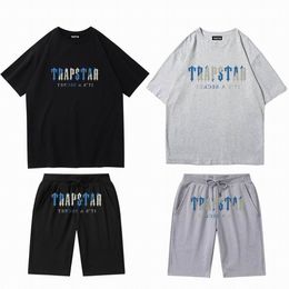 Heren Trapstar T-shirt Borduurwerk Korte mouw Luxe regenboogkleuren Korte mouw T-shirt Sportbroek Outfit Chenille Tracksuit Black Cotton London Streetwear S-2xl