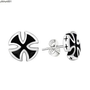 Hombres Trendy Creative Creative Cross Cross No Allergic Black Pendientes Hombres Joyas de oído de goma personalizadas